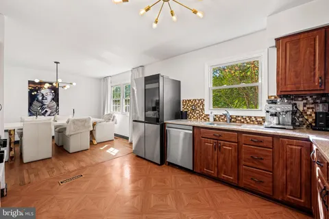 $625,000 | 6 Thurkill Court, Cockeysville, MD 21030