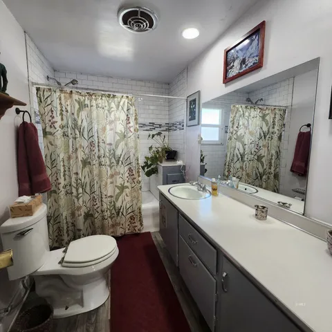 $315,000 | 210 South Lone Pine Avenue, Lone Pine, CA 93545