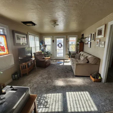 $305,000 | 210 South Lone Pine Avenue, Lone Pine, CA 93545