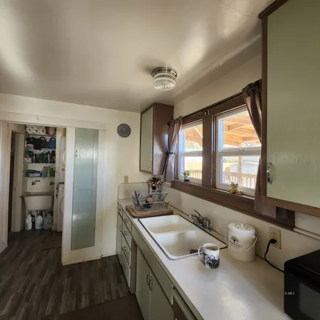 $305,000 | 210 South Lone Pine Avenue, Lone Pine, CA 93545