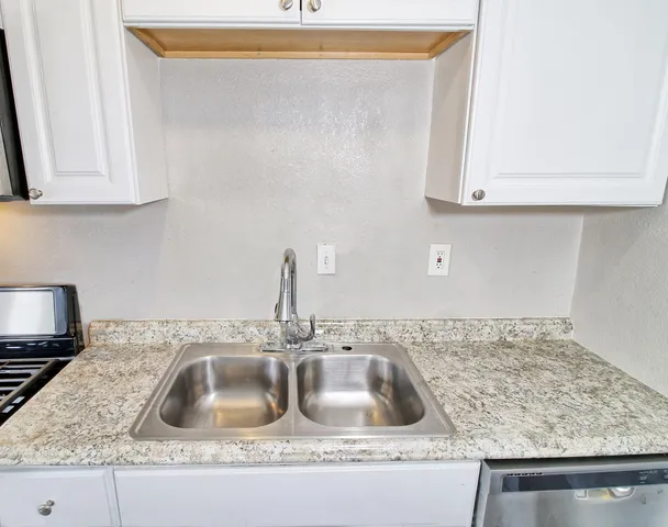 $2,300 | 1144 Grand Avenue, Grand Junction, CO 81501