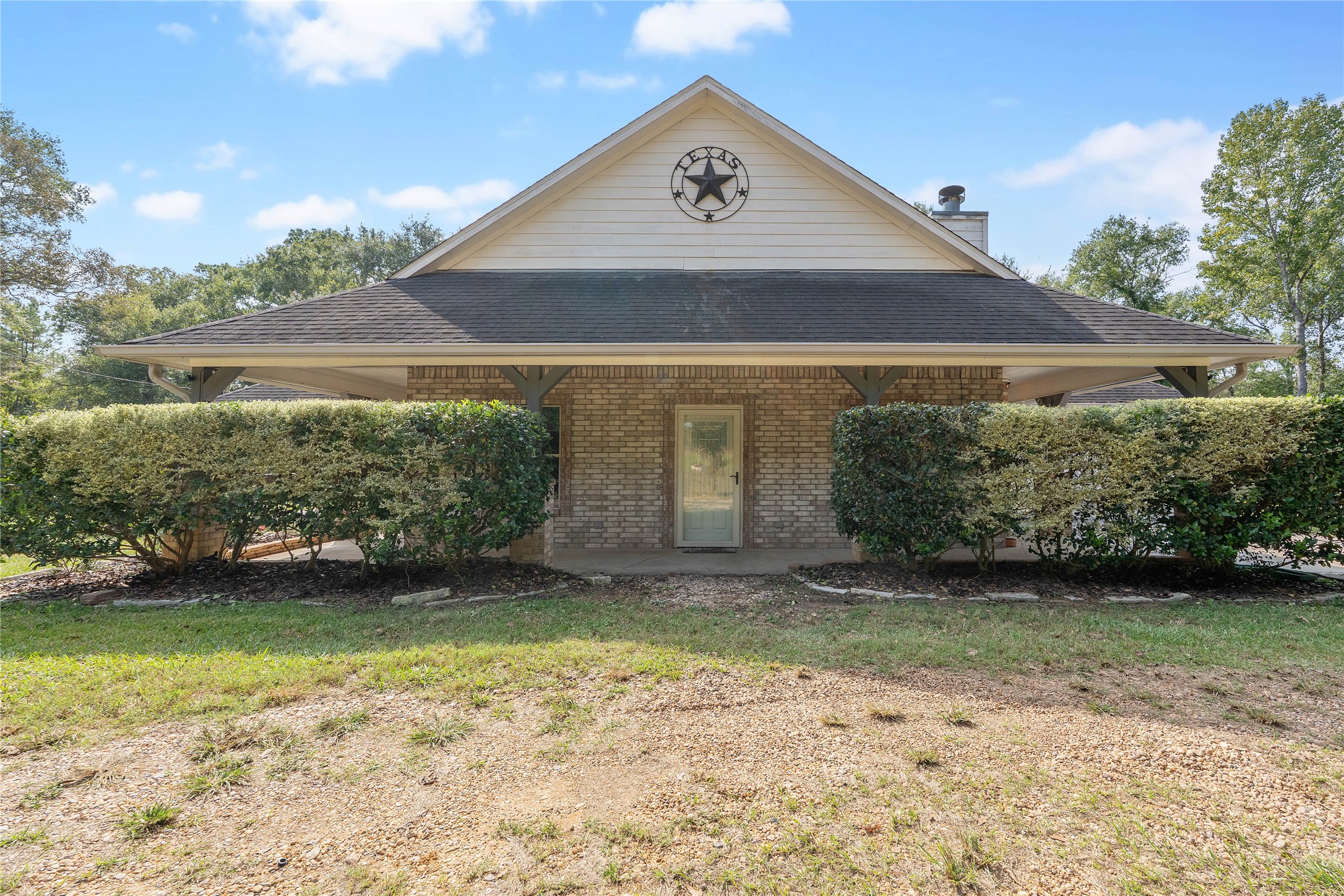 600 Hughes Loop Willis, TX 77378 - Photo 4 of 50 a front view of a house with a yard