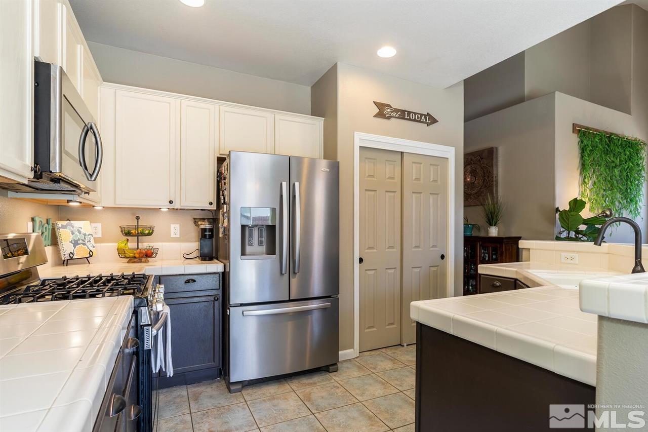 10240 Wolf Ridge Way Reno, NV 89521 - Photo 8 of 32 Photo 8