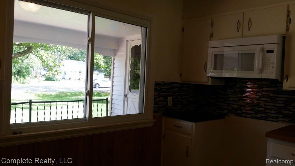 3139 North Belsay Road Flint, MI 48506 - Photo 6 of 27 Natural Lighting in Kitchen