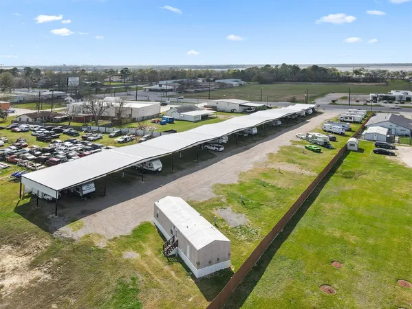 $650 | 621 South Main Street, Highlands, TX 77562