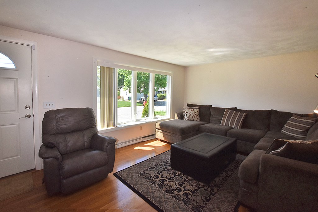 11 Burnside Street Warwick, RI 02886 - Photo 2 of 24