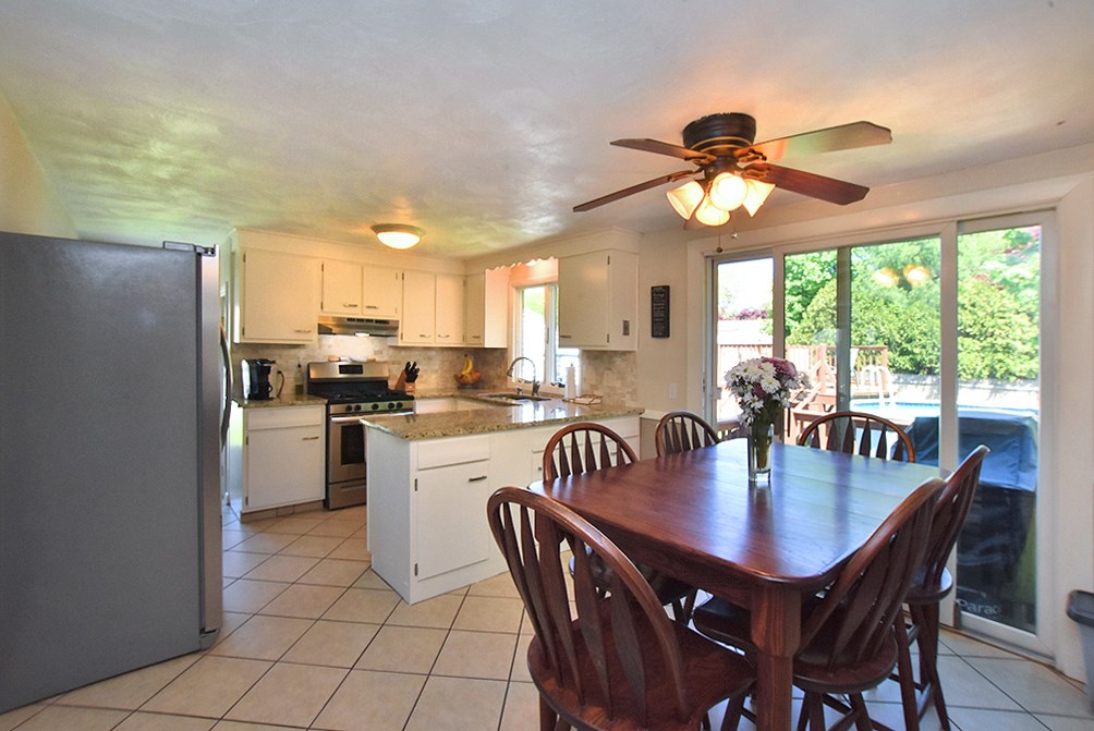 11 Burnside Street Warwick, RI 02886 - Photo 4 of 24