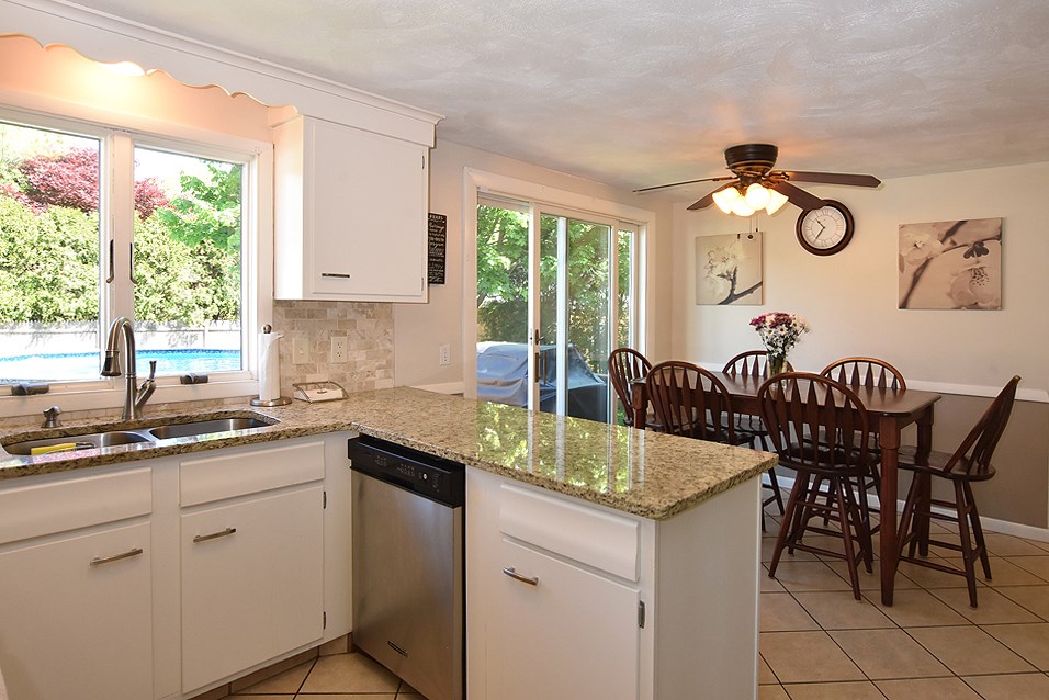 11 Burnside Street Warwick, RI 02886 - Photo 5 of 24