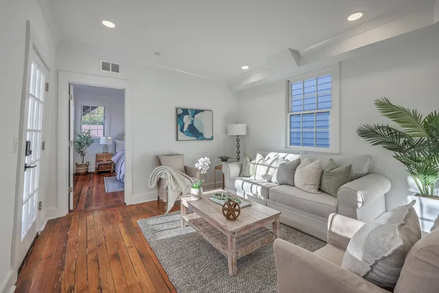 $3,500 | 10 Humphrey Court, Unit C, Charleston, SC 29403