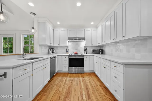 $4,500,000 | 12 Wooddale Road, Greenwich, CT 06830