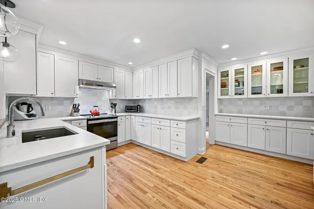 $4,500,000 | 12 Wooddale Road, Greenwich, CT 06830