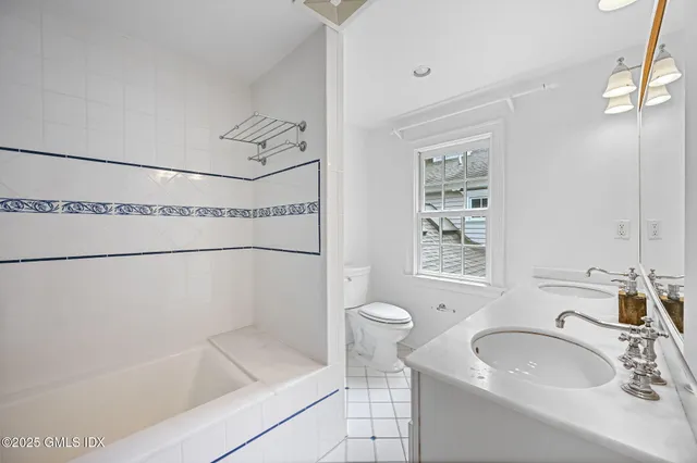 $4,500,000 | 12 Wooddale Road, Greenwich, CT 06830