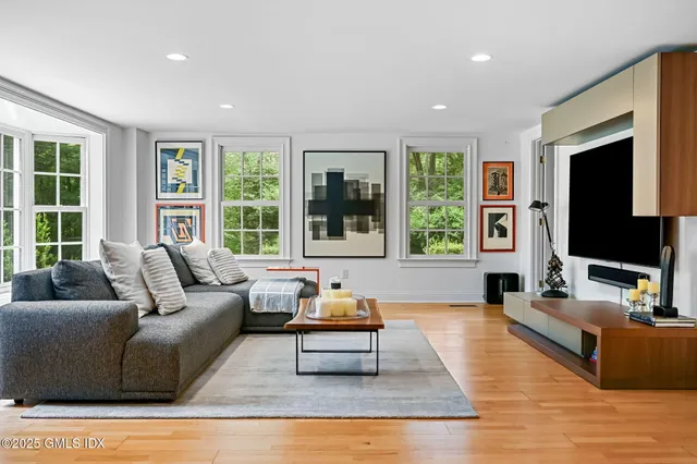 $4,500,000 | 12 Wooddale Road, Greenwich, CT 06830