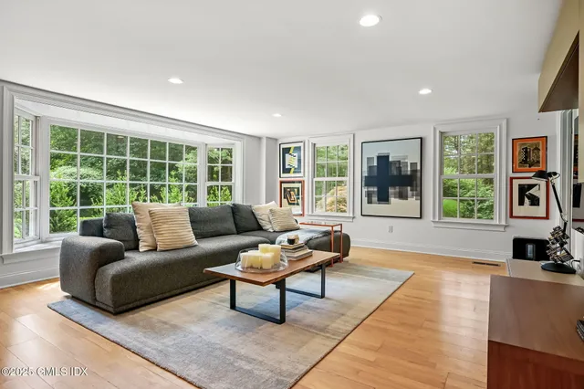 $4,500,000 | 12 Wooddale Road, Greenwich, CT 06830