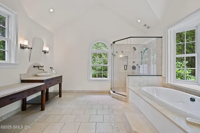 $4,500,000 | 12 Wooddale Road, Greenwich, CT 06830