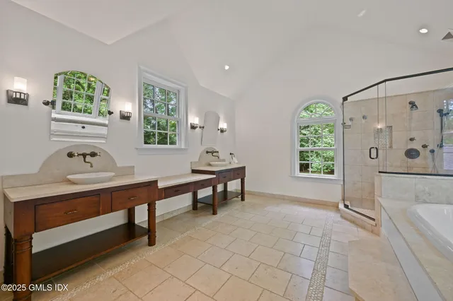 $4,500,000 | 12 Wooddale Road, Greenwich, CT 06830