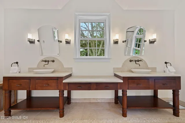 $4,500,000 | 12 Wooddale Road, Greenwich, CT 06830