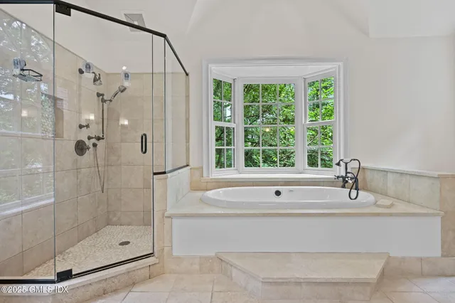 $4,500,000 | 12 Wooddale Road, Greenwich, CT 06830