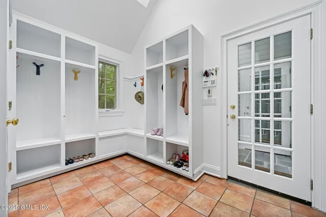 $4,500,000 | 12 Wooddale Road, Greenwich, CT 06830