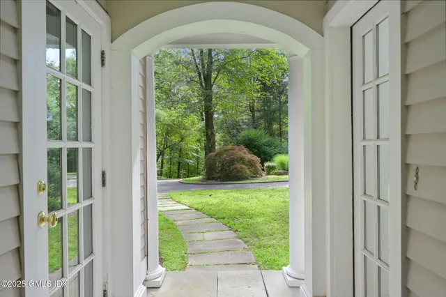 $4,500,000 | 12 Wooddale Road, Greenwich, CT 06830