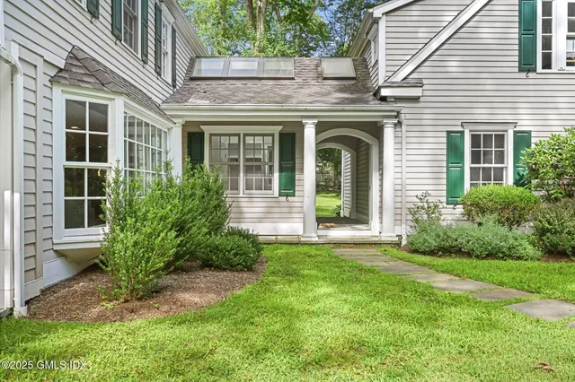 $4,500,000 | 12 Wooddale Road, Greenwich, CT 06830