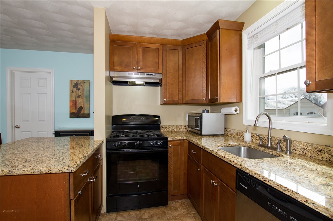 597 Middlebridge Road South Kingstown, RI 02879 - Photo 6 of 18