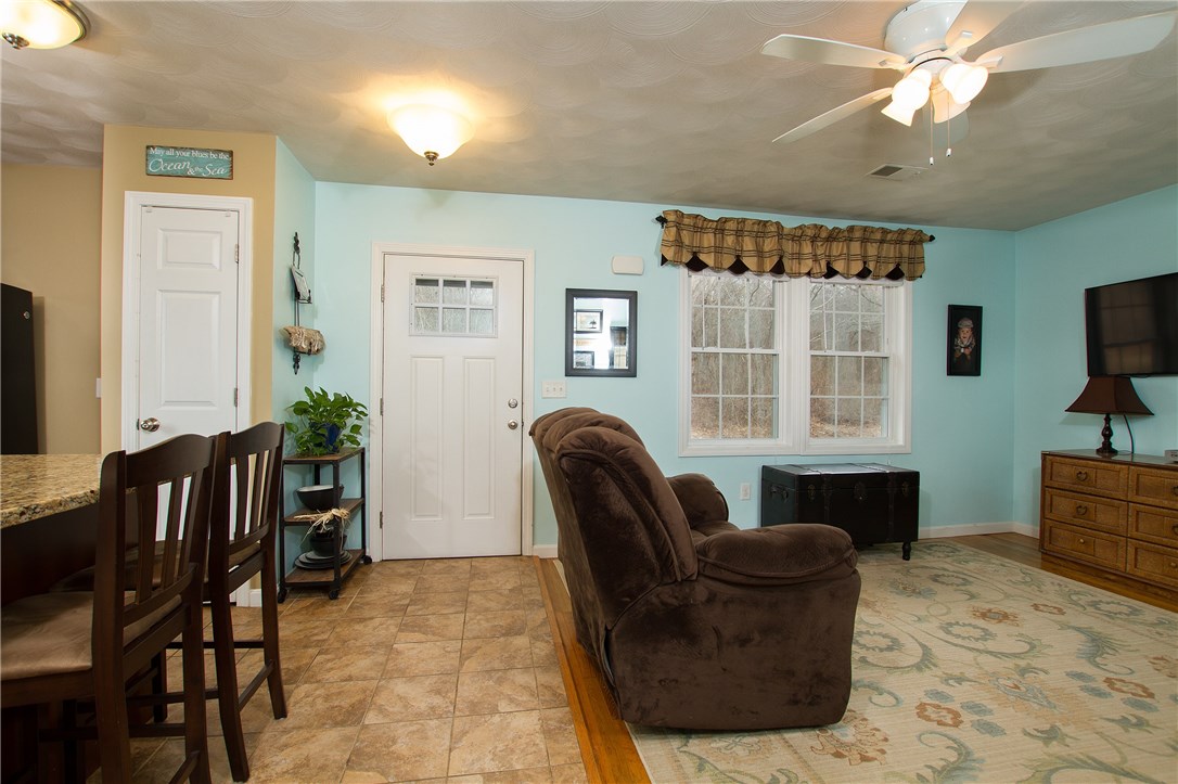 597 Middlebridge Road South Kingstown, RI 02879 - Photo 9 of 18