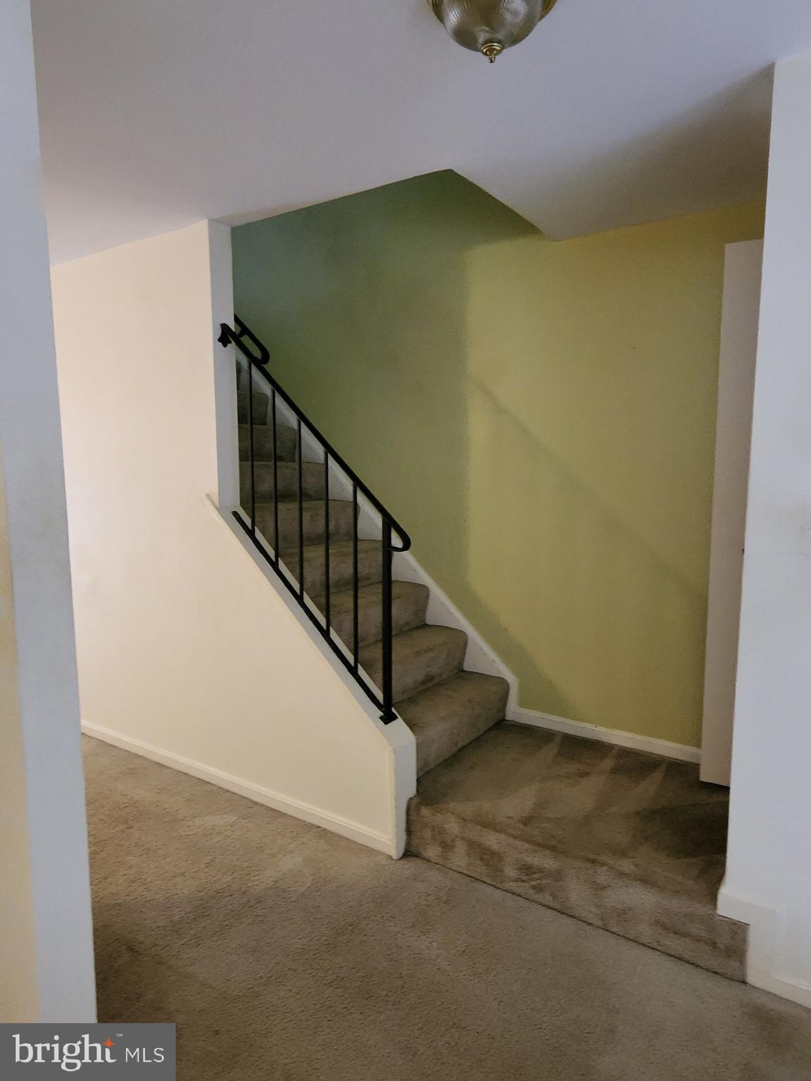 116 Kinsman View Circle Silver Spring, MD 20901 - Photo 8 of 27 Main Level Landing