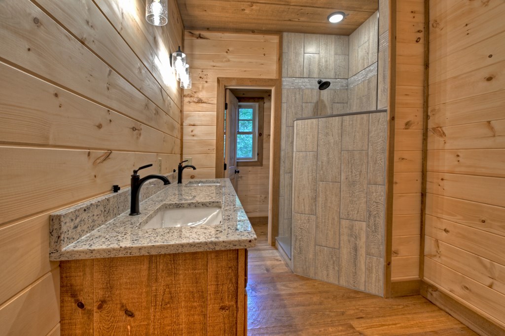 17 Dogwood Hills Way Blue Ridge, GA 30513 - Photo 20 of 47 Master Bathroom