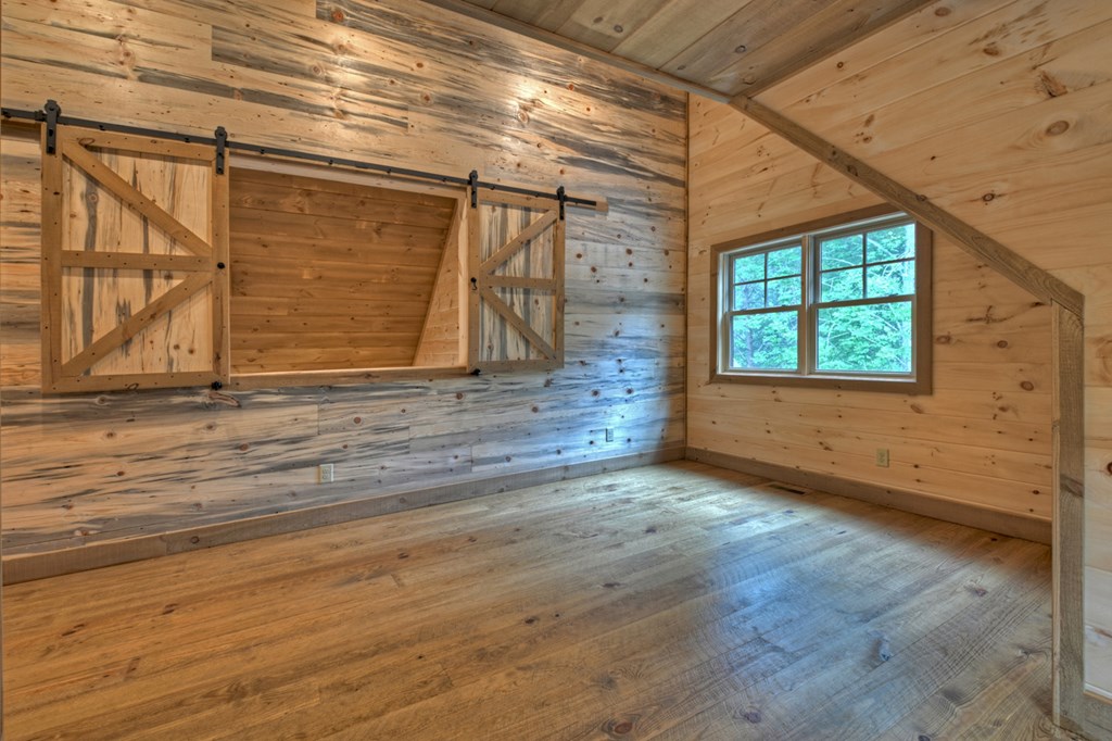 17 Dogwood Hills Way Blue Ridge, GA 30513 - Photo 23 of 47 Upper Bedroom