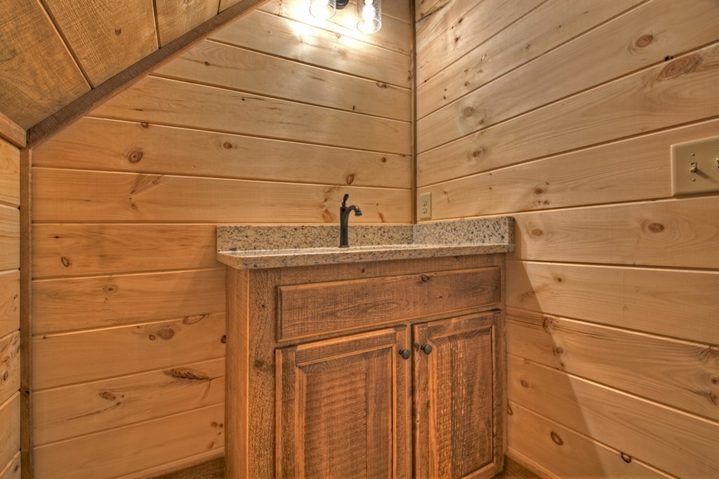 17 Dogwood Hills Way Blue Ridge, GA 30513 - Photo 28 of 47 Upper Bedroom 2