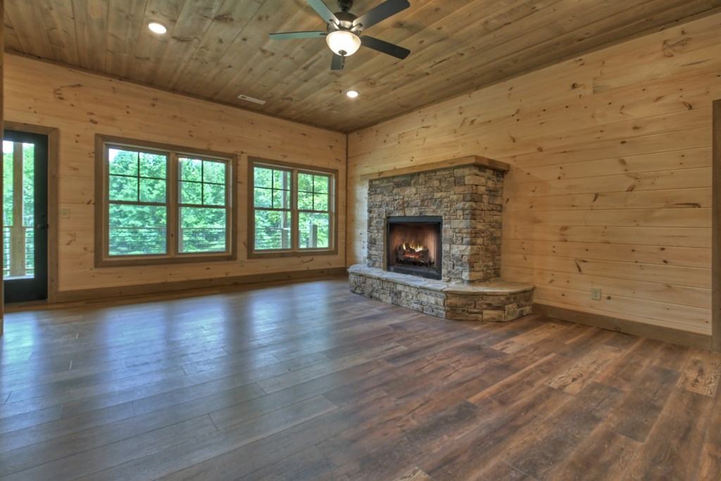 17 Dogwood Hills Way Blue Ridge, GA 30513 - Photo 30 of 47 Upper Bath