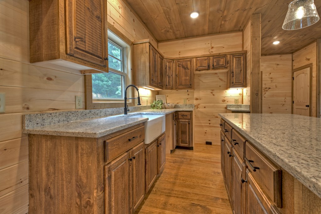 17 Dogwood Hills Way Blue Ridge, GA 30513 - Photo 9 of 47 Kitchen