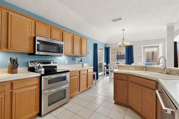 $399,900 | 734 River Oak Way, Lake Dallas, TX 75065