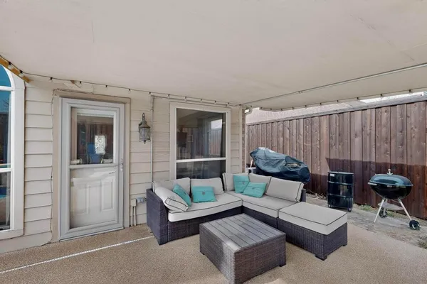 $399,900 | 734 River Oak Way, Lake Dallas, TX 75065