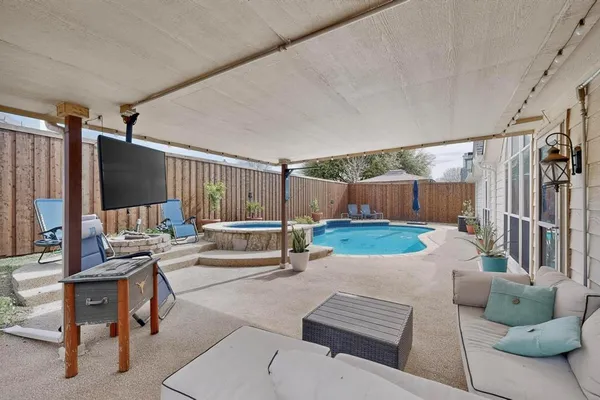 $399,900 | 734 River Oak Way, Lake Dallas, TX 75065