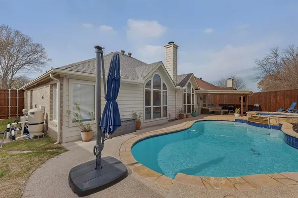 $399,900 | 734 River Oak Way, Lake Dallas, TX 75065