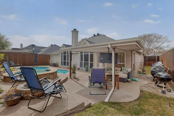 $399,900 | 734 River Oak Way, Lake Dallas, TX 75065