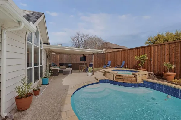 $399,900 | 734 River Oak Way, Lake Dallas, TX 75065