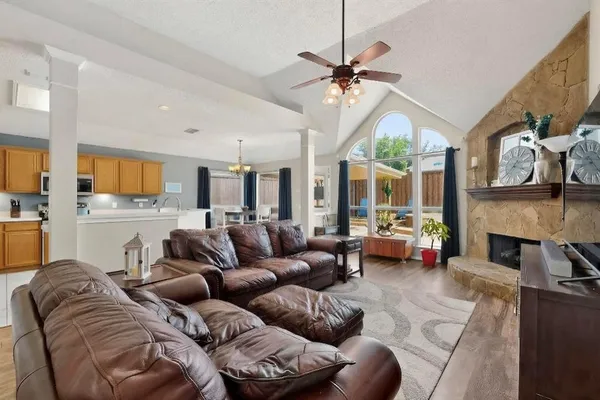 $399,900 | 734 River Oak Way, Lake Dallas, TX 75065