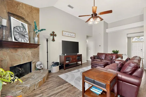 $399,900 | 734 River Oak Way, Lake Dallas, TX 75065