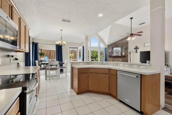 $399,900 | 734 River Oak Way, Lake Dallas, TX 75065