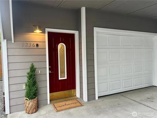 $645,000 | 9236 Interlake Avenue North, Unit B, Seattle, WA 98103