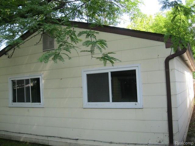 14462 Toepfer Road Warren, MI 48089 - Photo 22 of 22 264-006849 BACK (2).jpg
