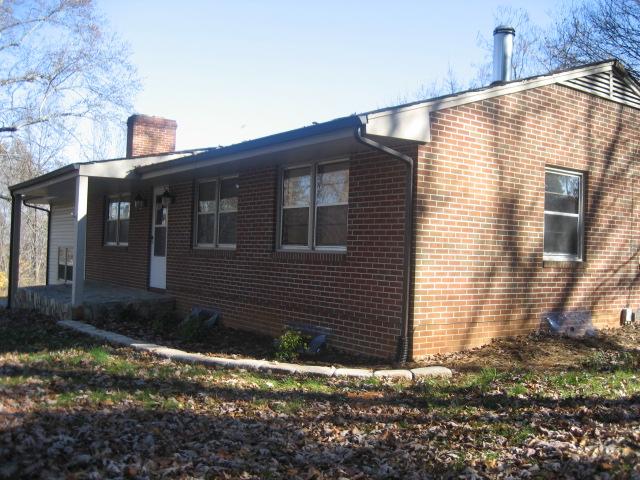 6206 Meacham Road Salem, VA 24153 - Photo 3 of 23 a front view of a house with yard