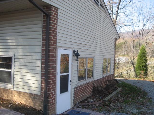 6206 Meacham Road Salem, VA 24153 - Photo 4 of 23 a view of a house with backyard and garden