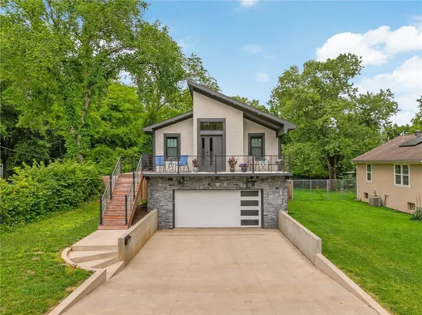$435,000 | 9325 Walnut Street, Kansas City, MO 64114