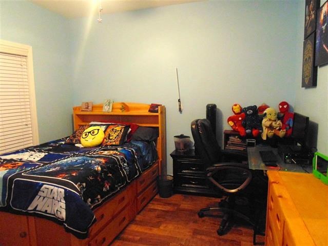 342 Duke Road Perry, GA 31069 - Photo 20 of 34 a bedroom with a bed and dresser