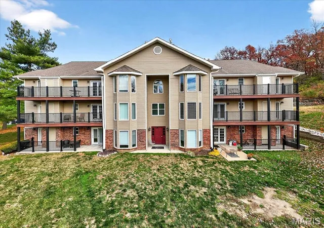 $222,500 | 4525 Eli Drive, Unit F, St. Louis, MO 63128