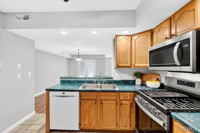 $222,500 | 4525 Eli Drive, Unit F, St. Louis, MO 63128